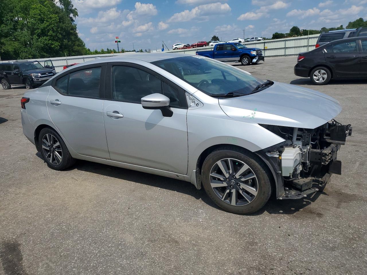 2020 NISSAN VERSA SV photo 7