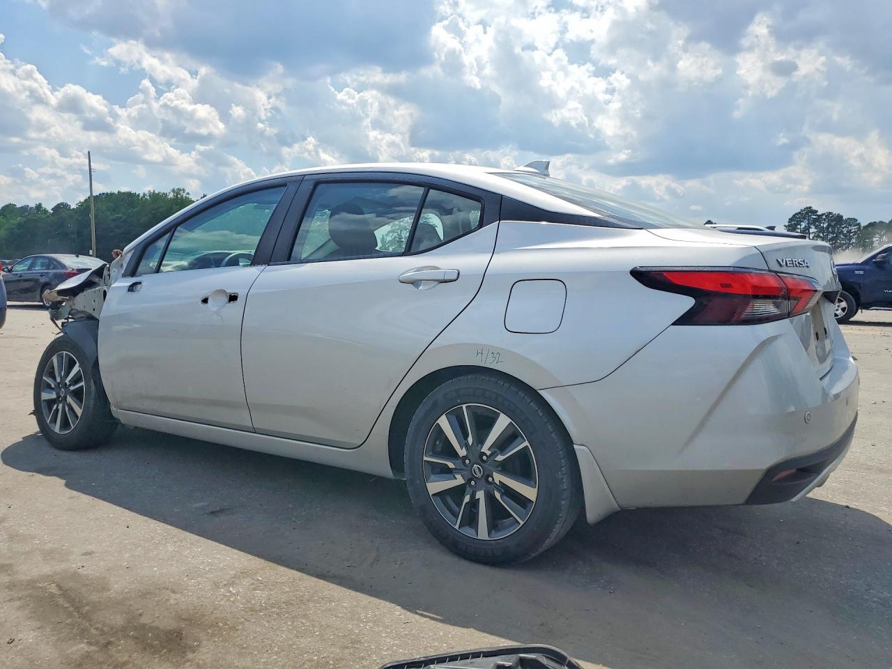 2020 NISSAN VERSA SV photo 3