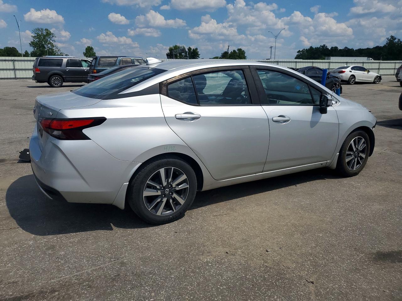 2020 NISSAN VERSA SV photo 5
