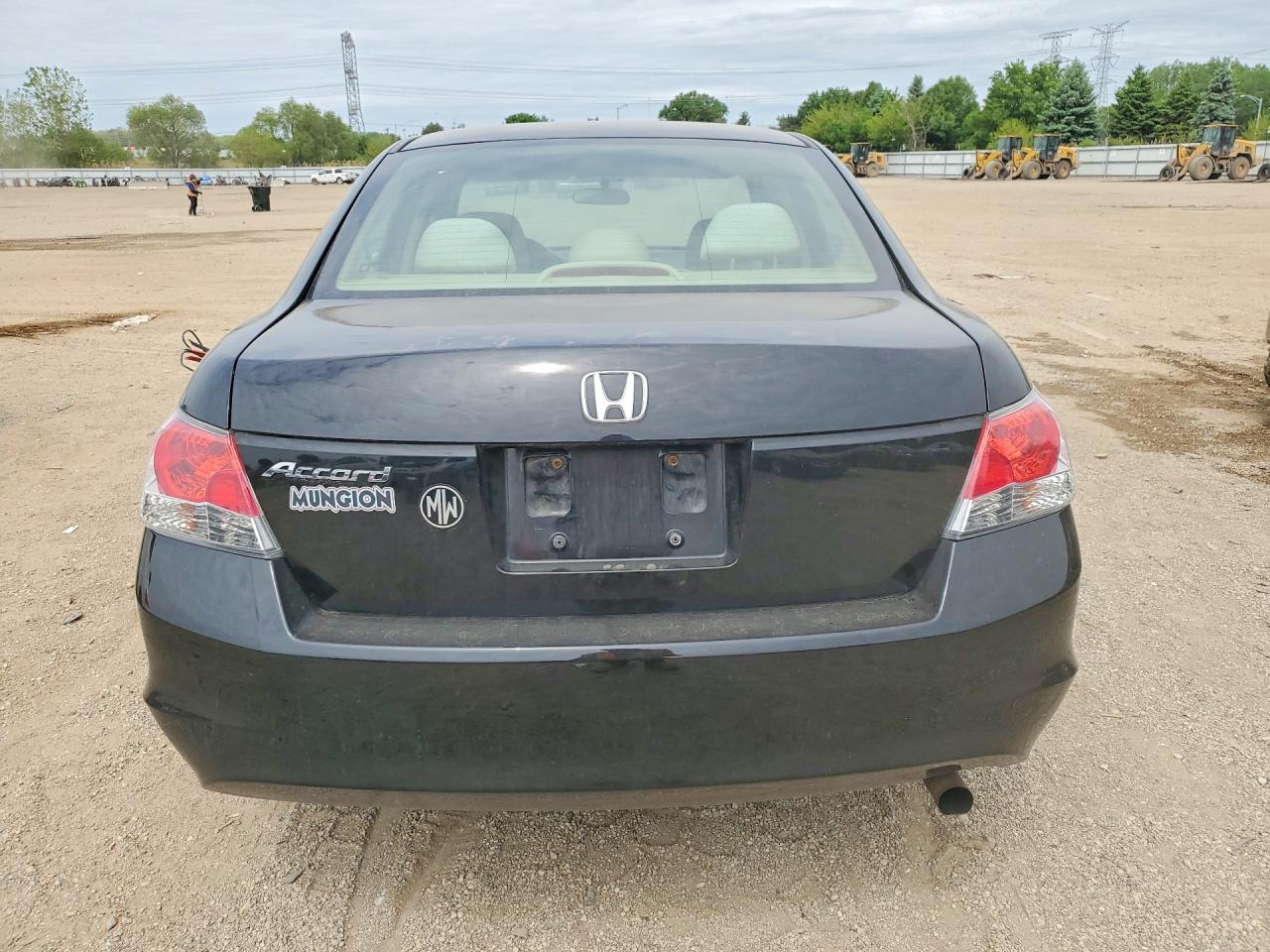 2010 HONDA ACCORD LX photo 11