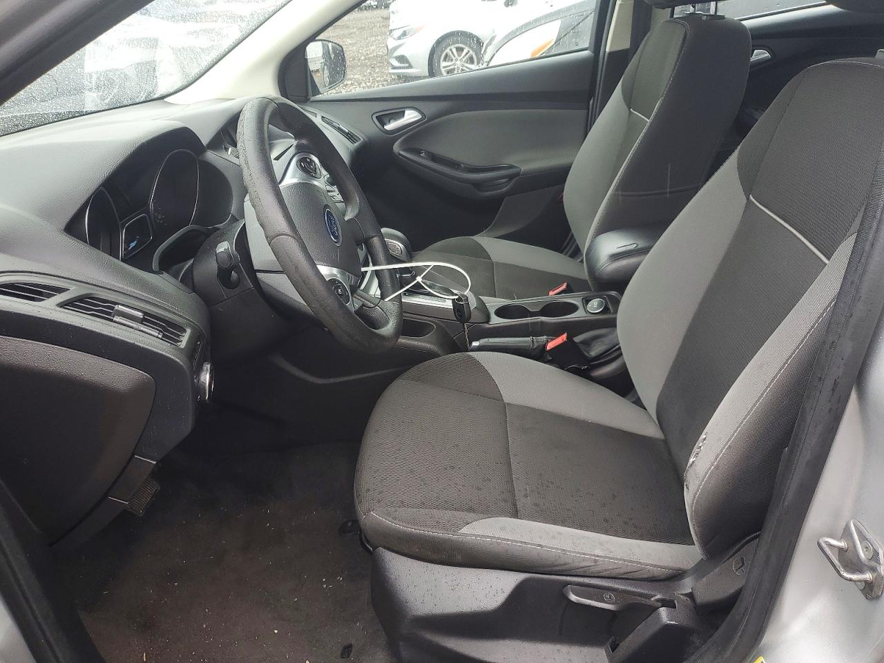 2014 FORD FOCUS SE photo 19
