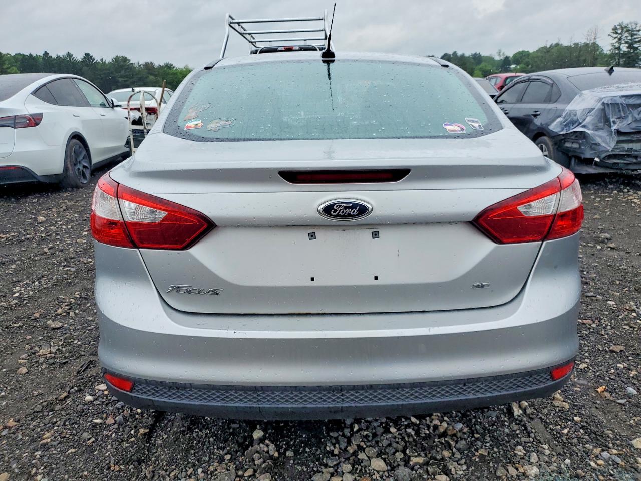 2014 FORD FOCUS SE photo 16