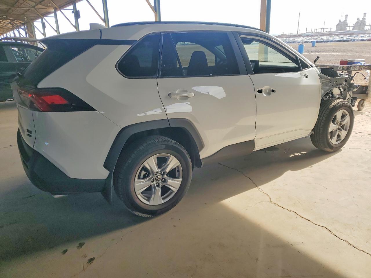 2021 TOYOTA RAV4 XLE photo 5
