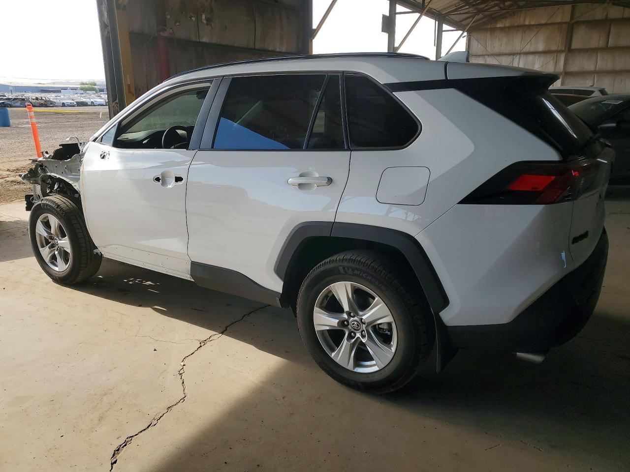 2021 TOYOTA RAV4 XLE photo 3