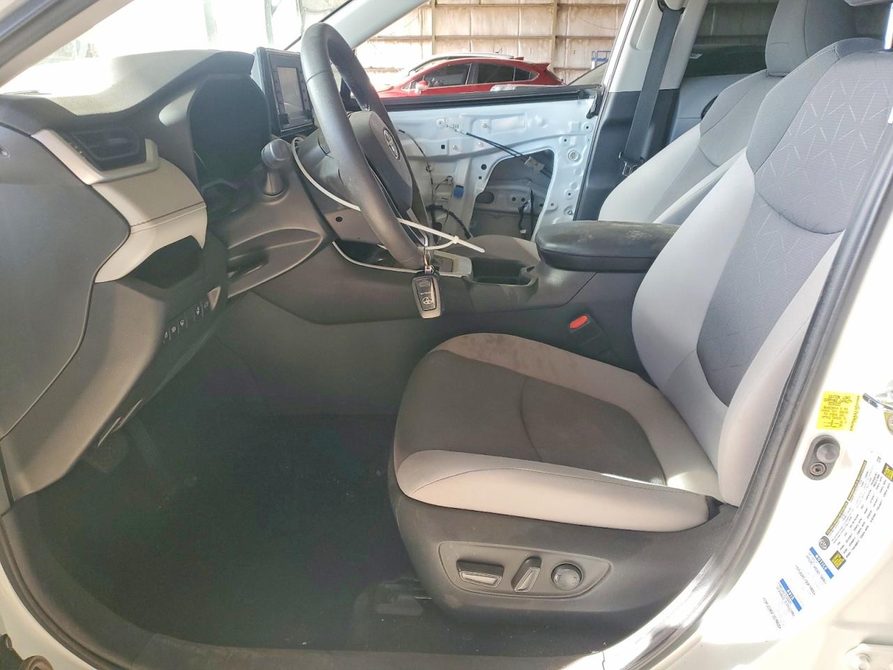 2021 TOYOTA RAV4 XLE photo 13