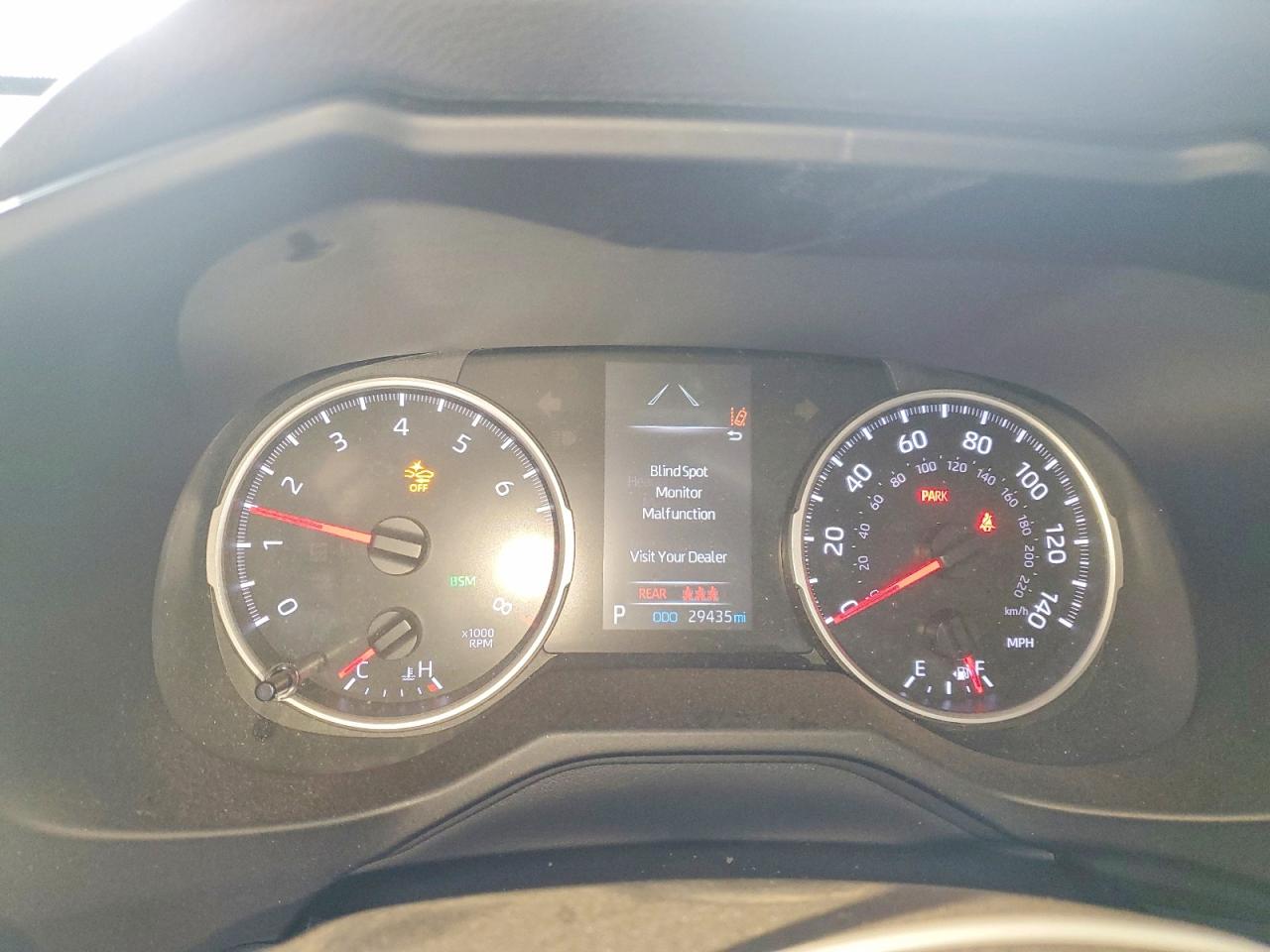 2021 TOYOTA RAV4 XLE photo 17