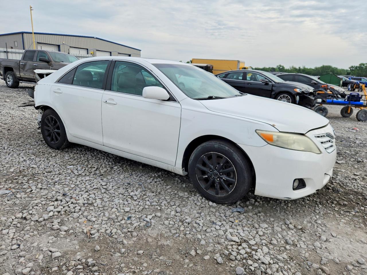 2011 TOYOTA CAMRY XLE V6 photo 10