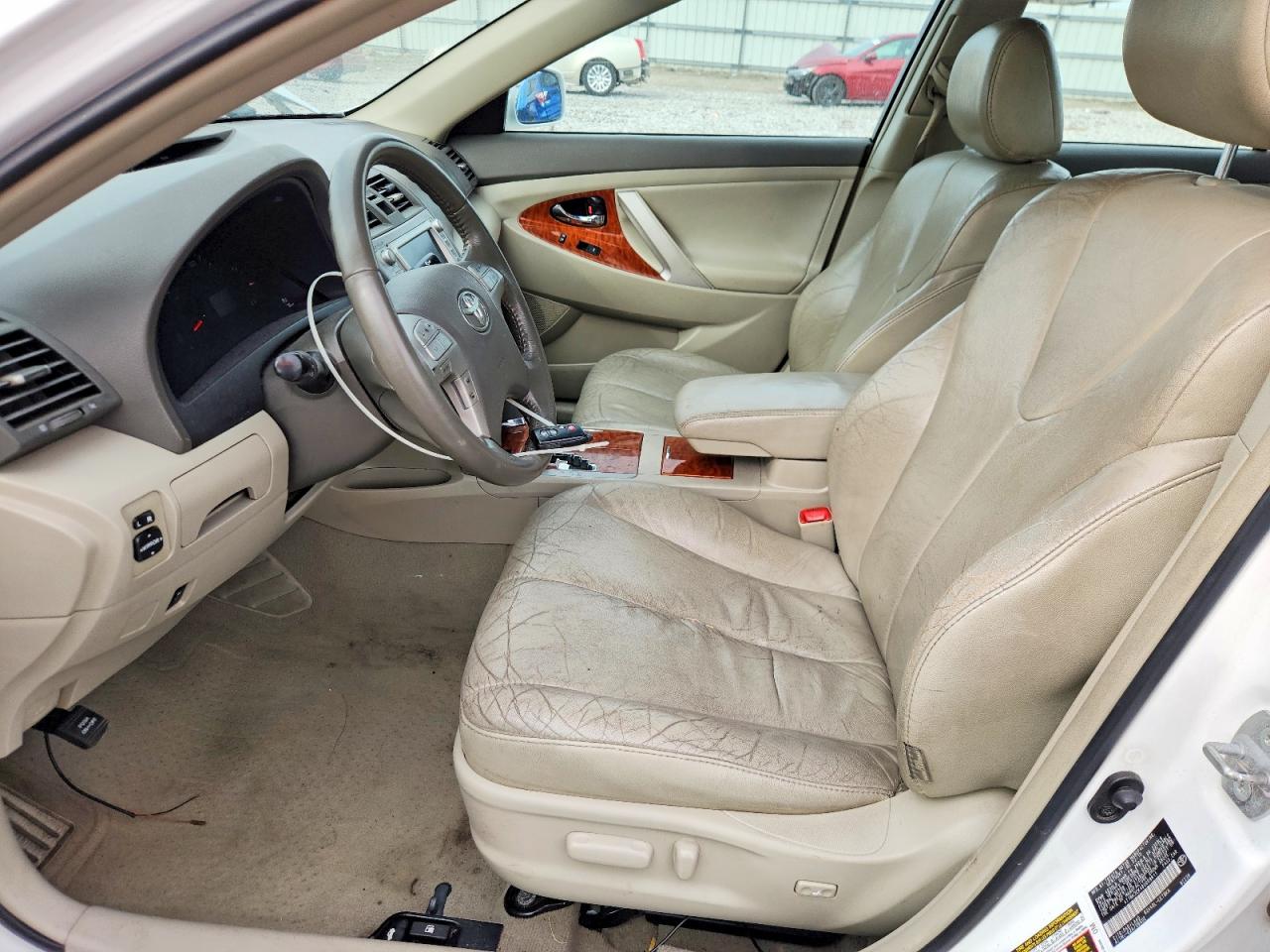2011 TOYOTA CAMRY XLE V6 photo 19