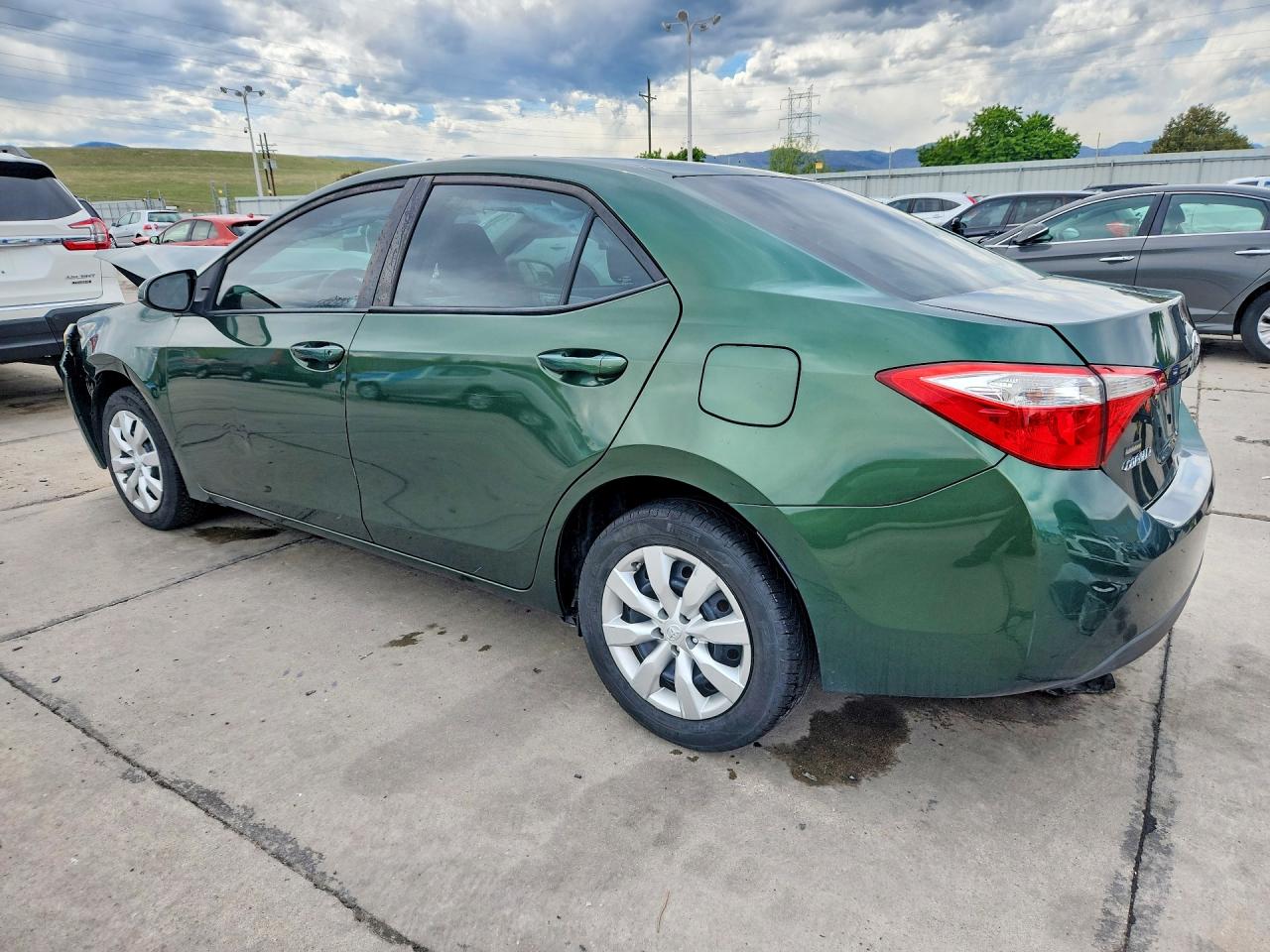 2015 TOYOTA COROLLA LE photo 3