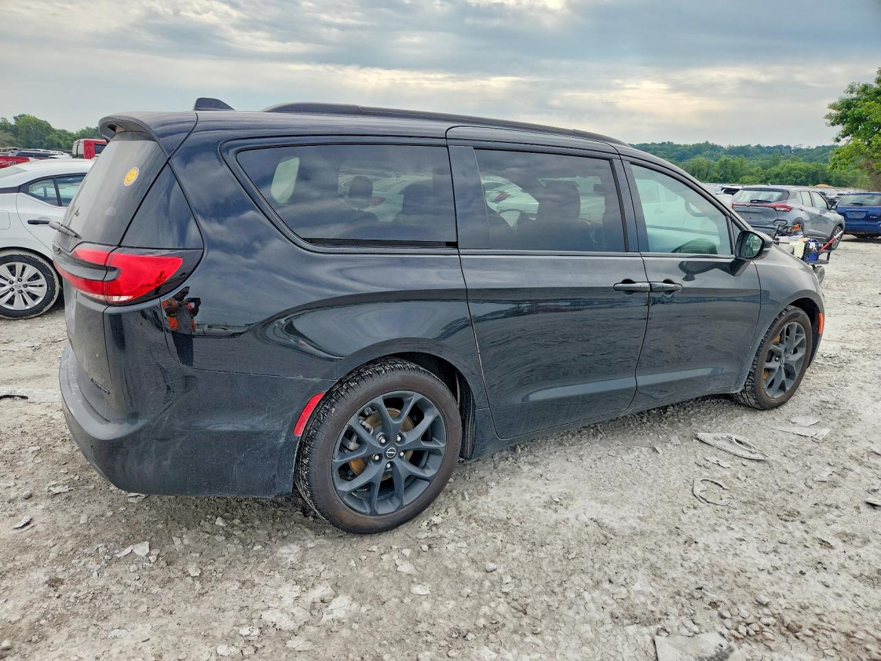 2025 CHRYSLER PACIFICA LIMITED photo 5