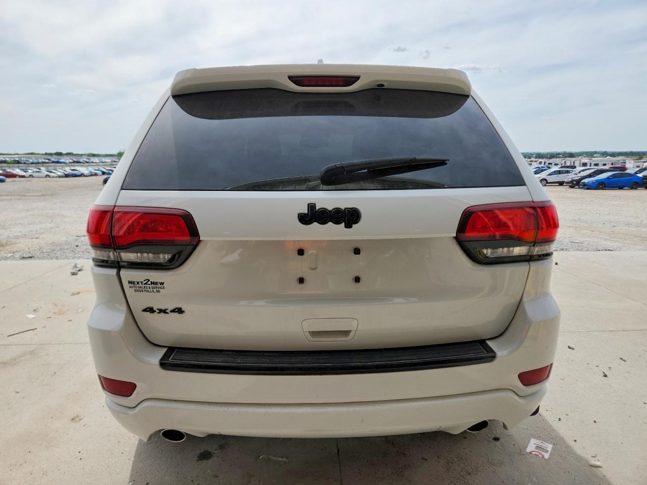 2015 JEEP GRAND CHEROKEE LAREDO photo 11