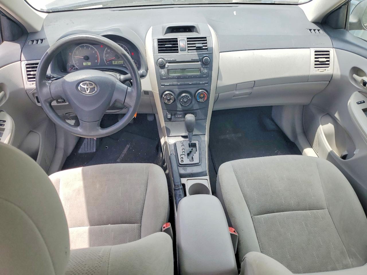 2013 TOYOTA COROLLA L photo 15