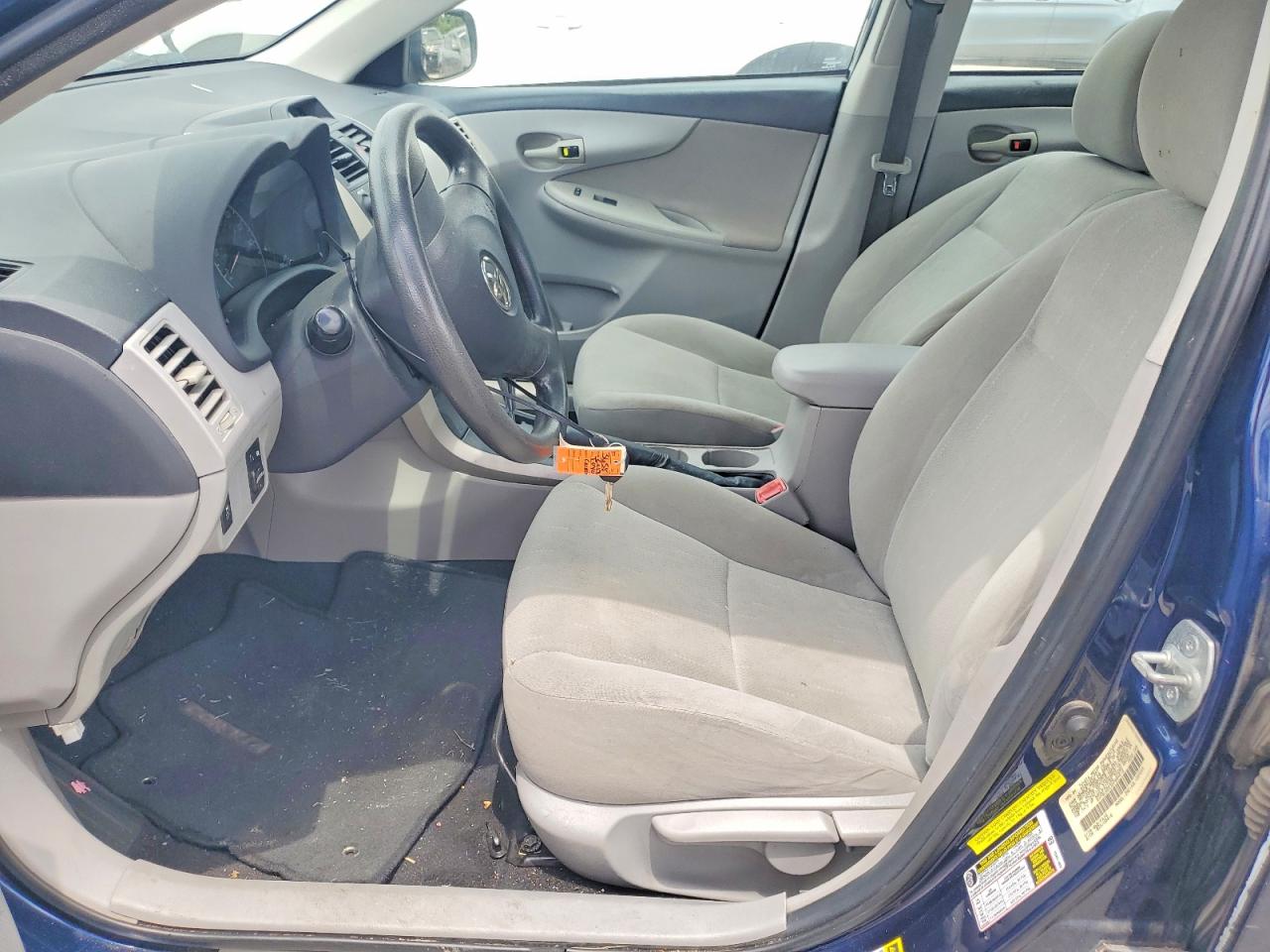 2013 TOYOTA COROLLA L photo 13