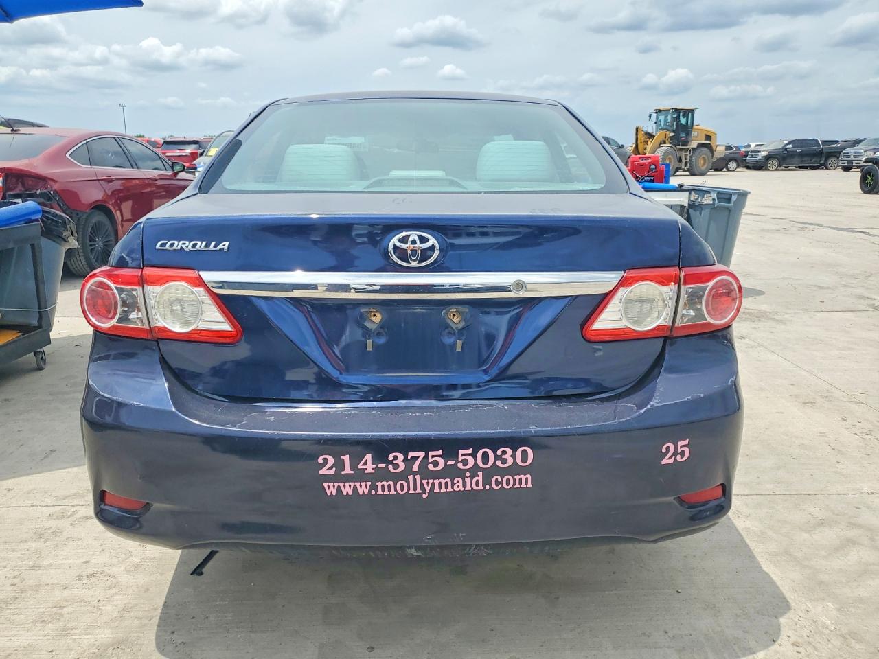 2013 TOYOTA COROLLA L photo 11