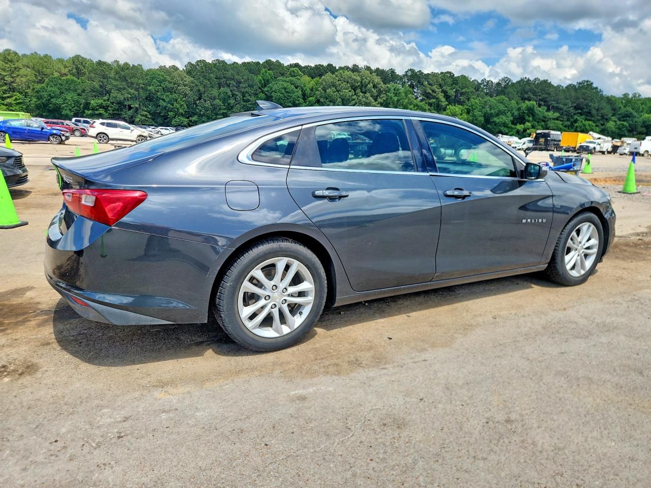 2017 CHEVROLET MALIBU LT photo 5