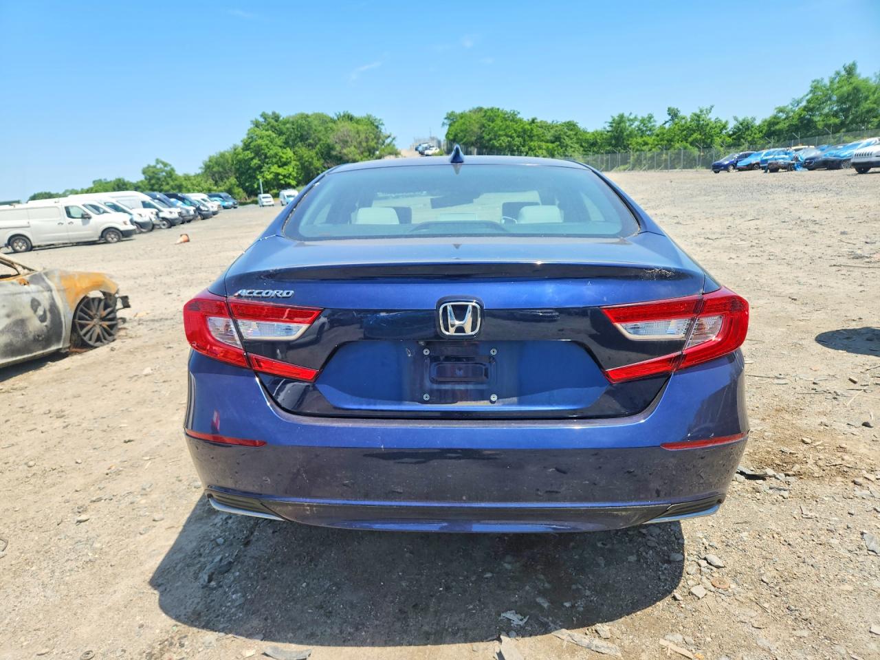 2020 HONDA ACCORD LX photo 16