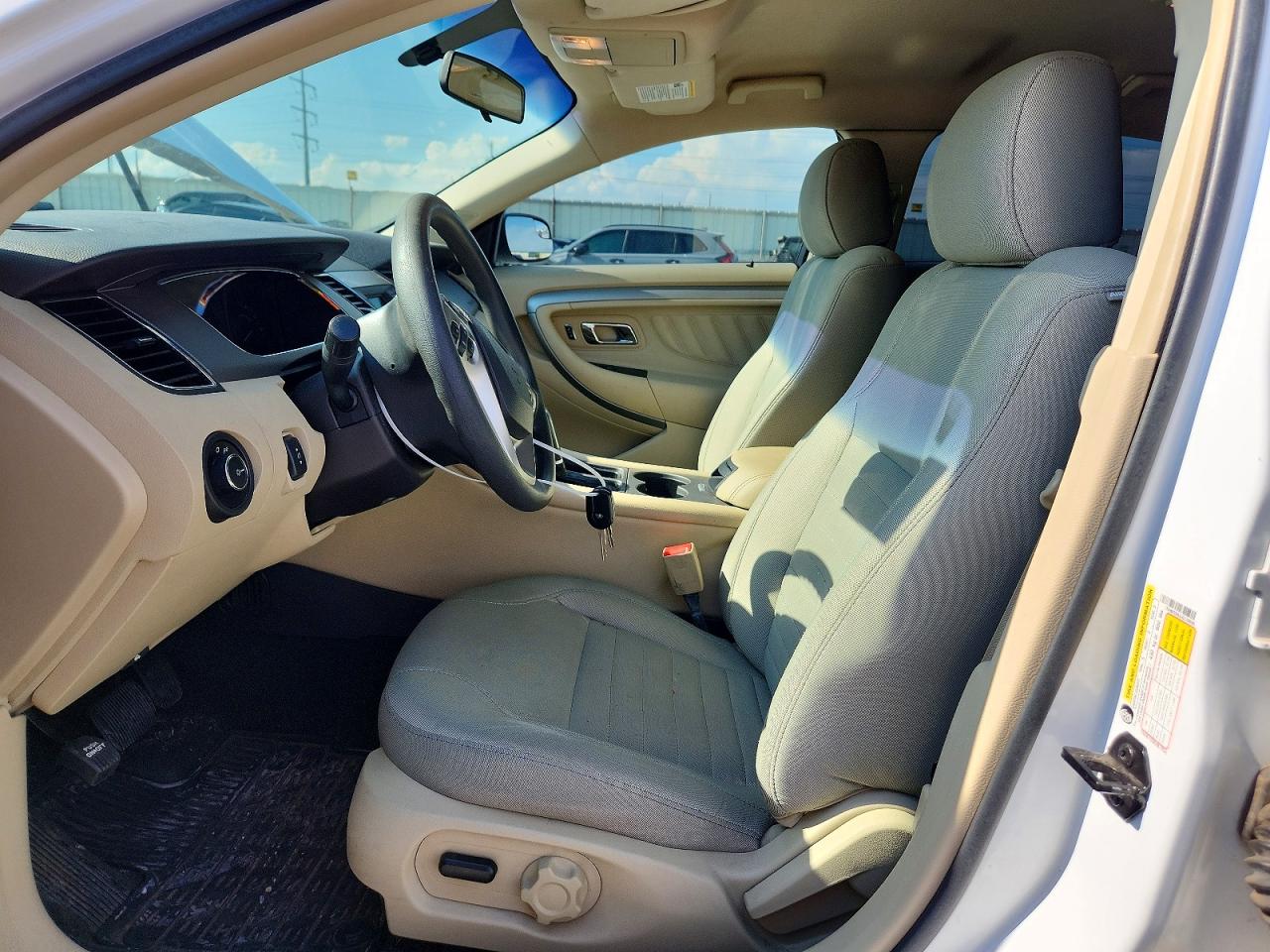 2018 FORD TAURUS SE photo 19