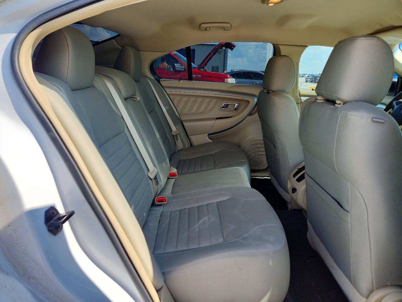 2018 FORD TAURUS SE photo 28