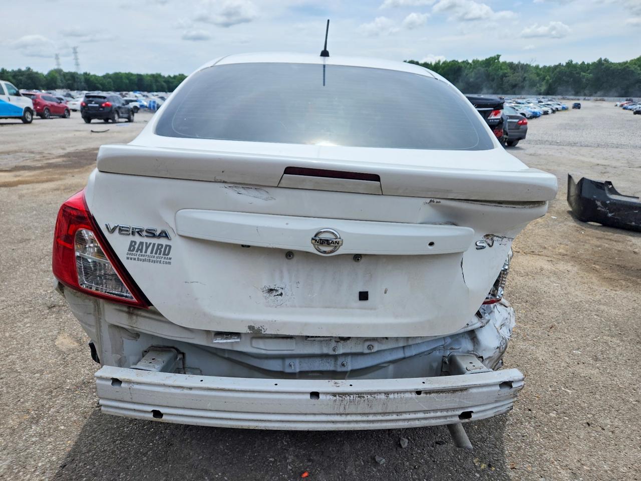 2019 NISSAN VERSA SV photo 16