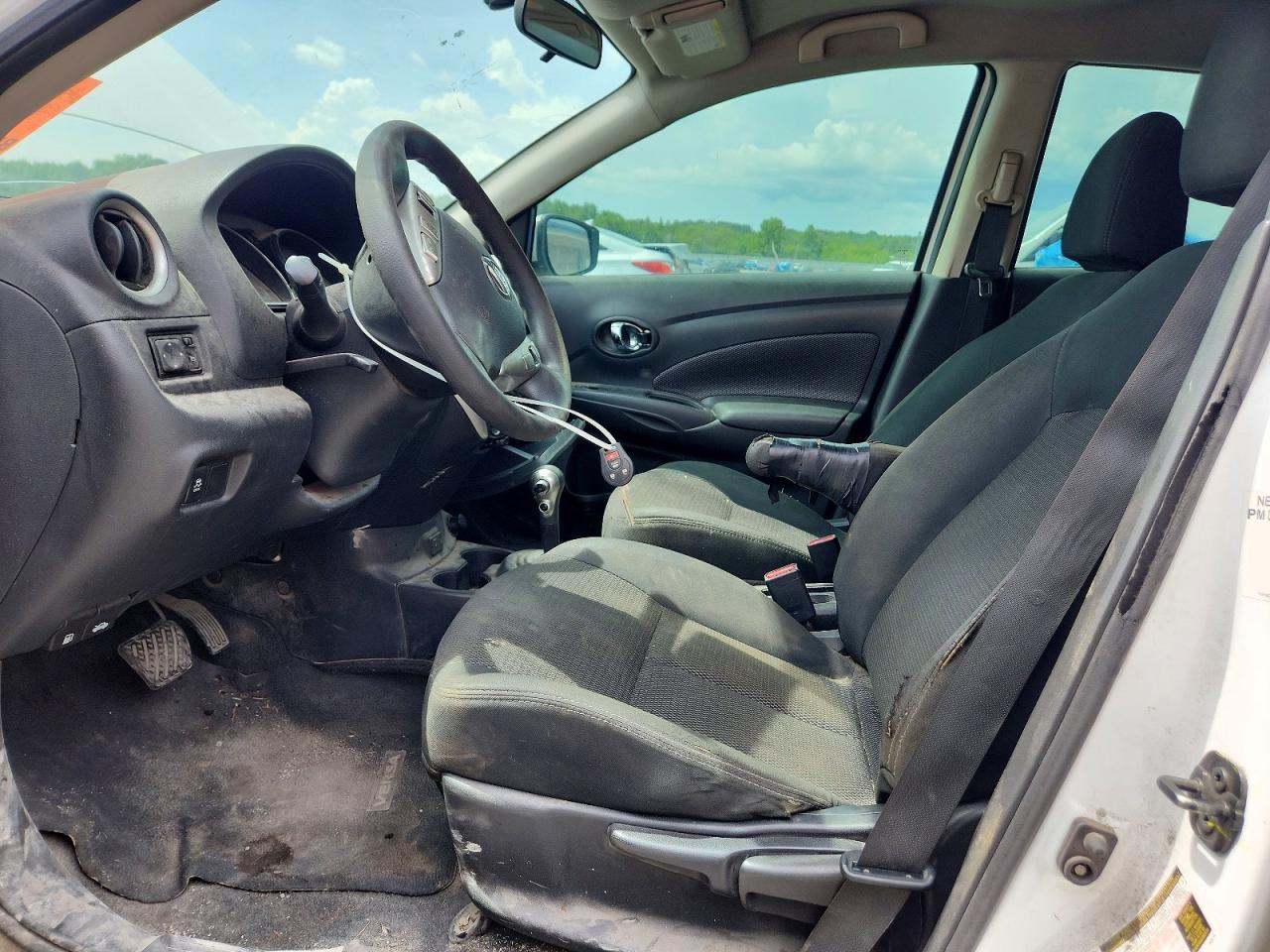 2019 NISSAN VERSA SV photo 19