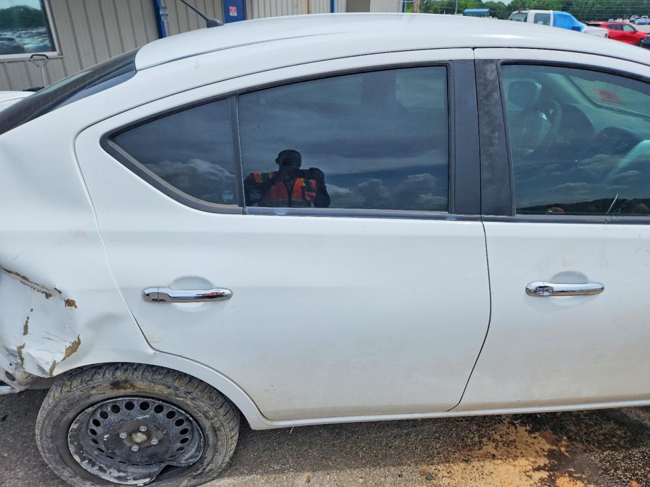 2019 NISSAN VERSA SV photo 28