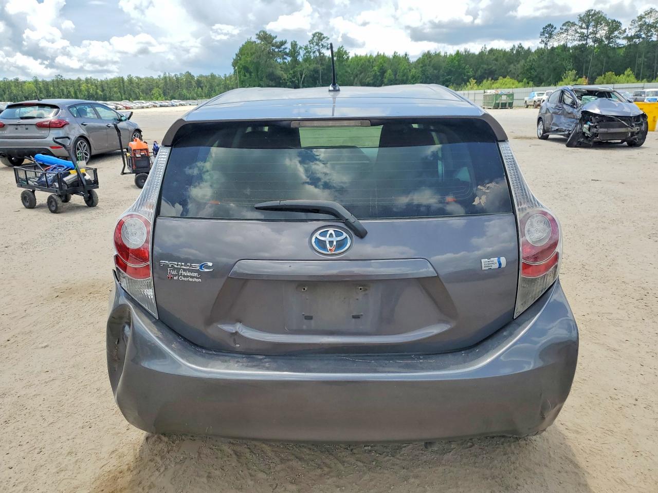 2013 TOYOTA PRIUS C ONE photo 11