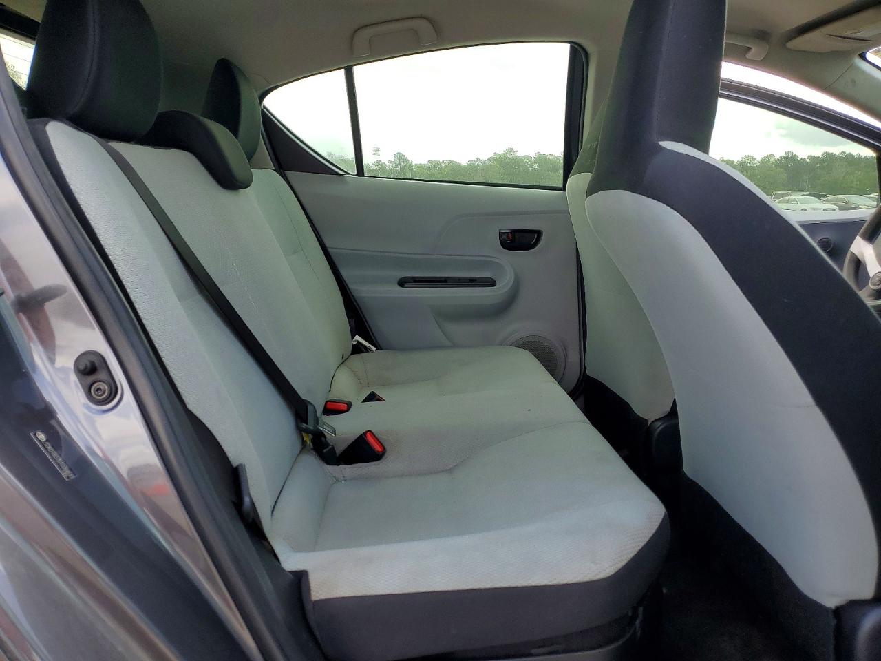 2013 TOYOTA PRIUS C ONE photo 19