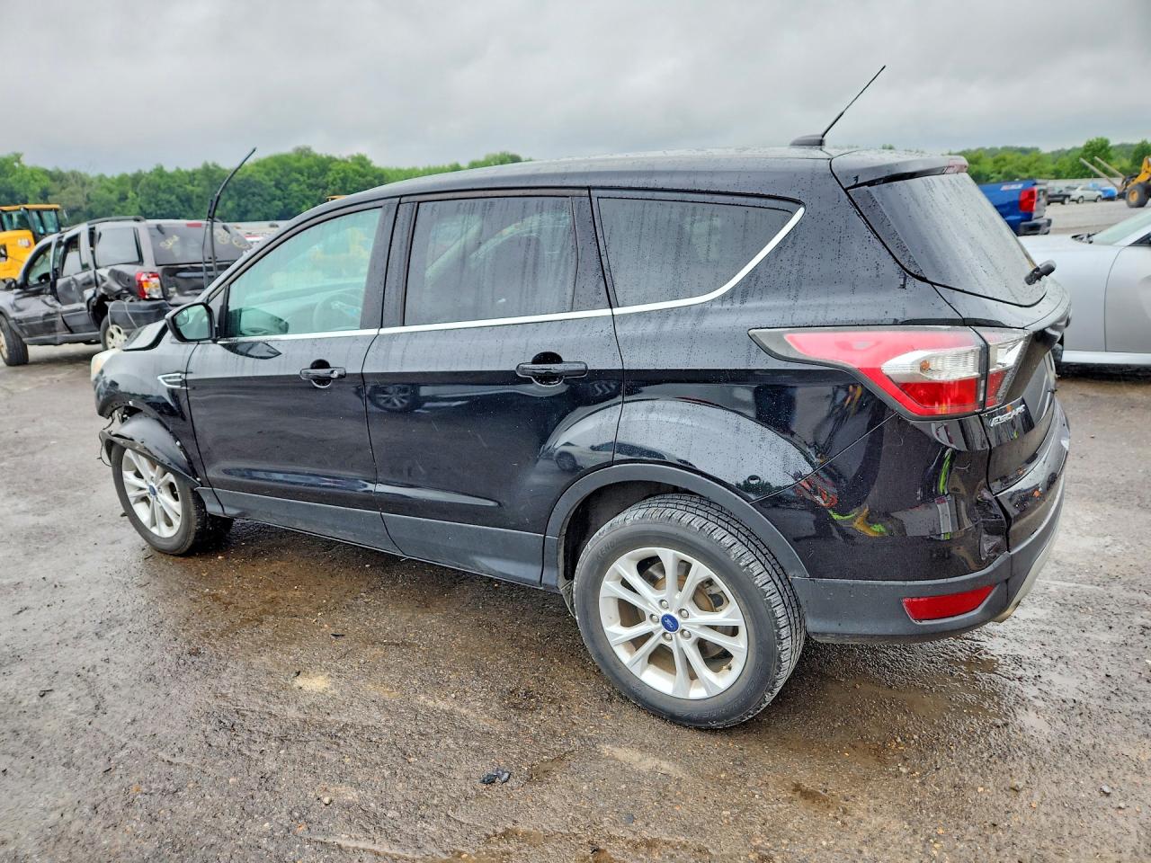 2017 FORD ESCAPE SE photo 2