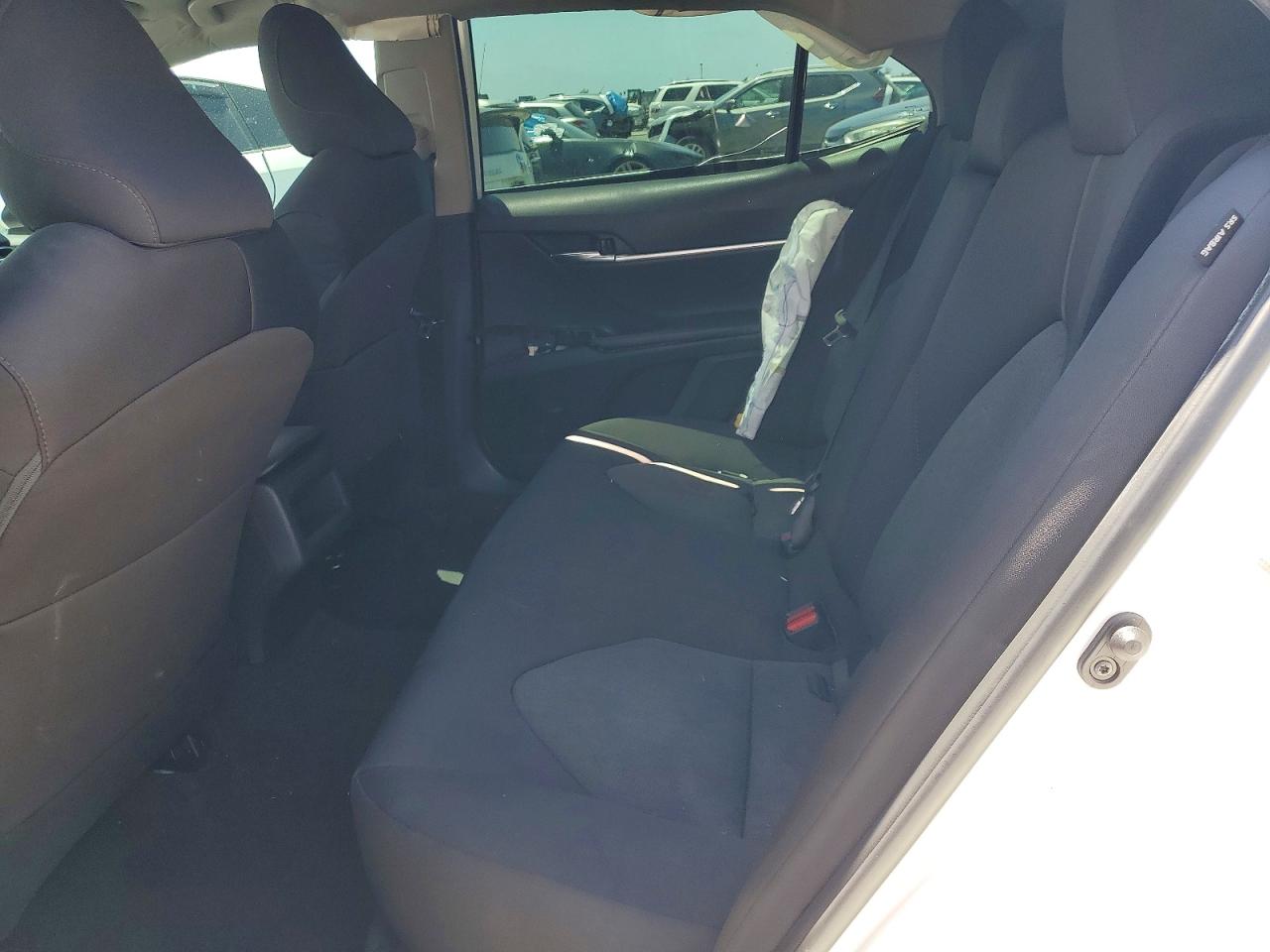 2019 TOYOTA CAMRY LE photo 10