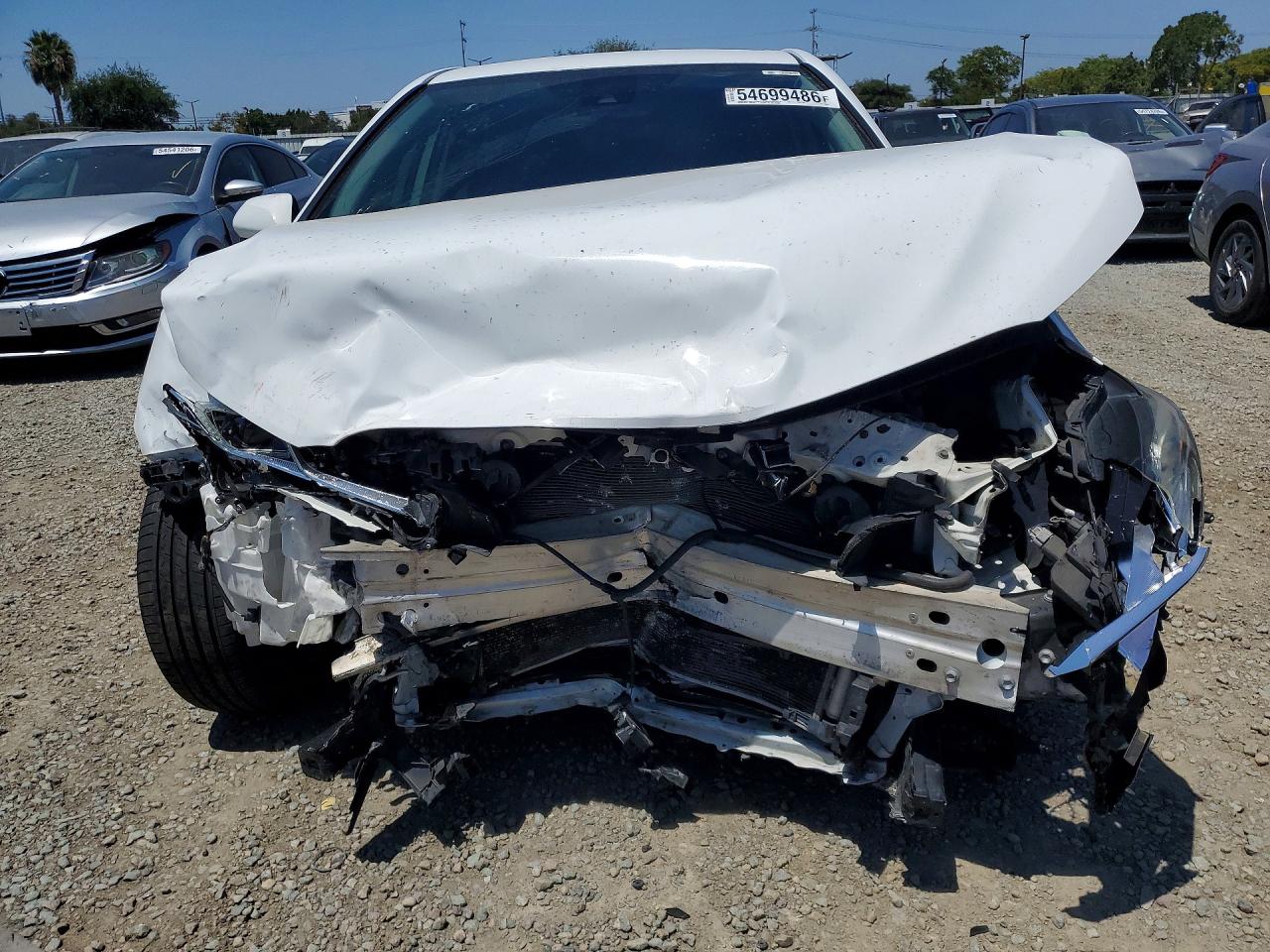 2019 TOYOTA CAMRY LE photo 5
