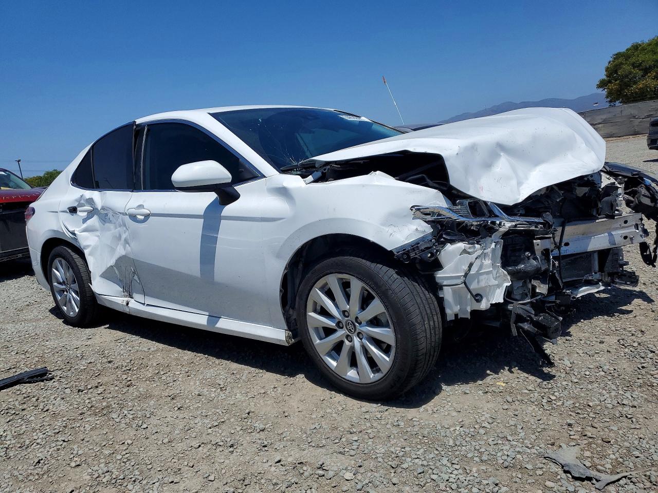 2019 TOYOTA CAMRY LE photo 4
