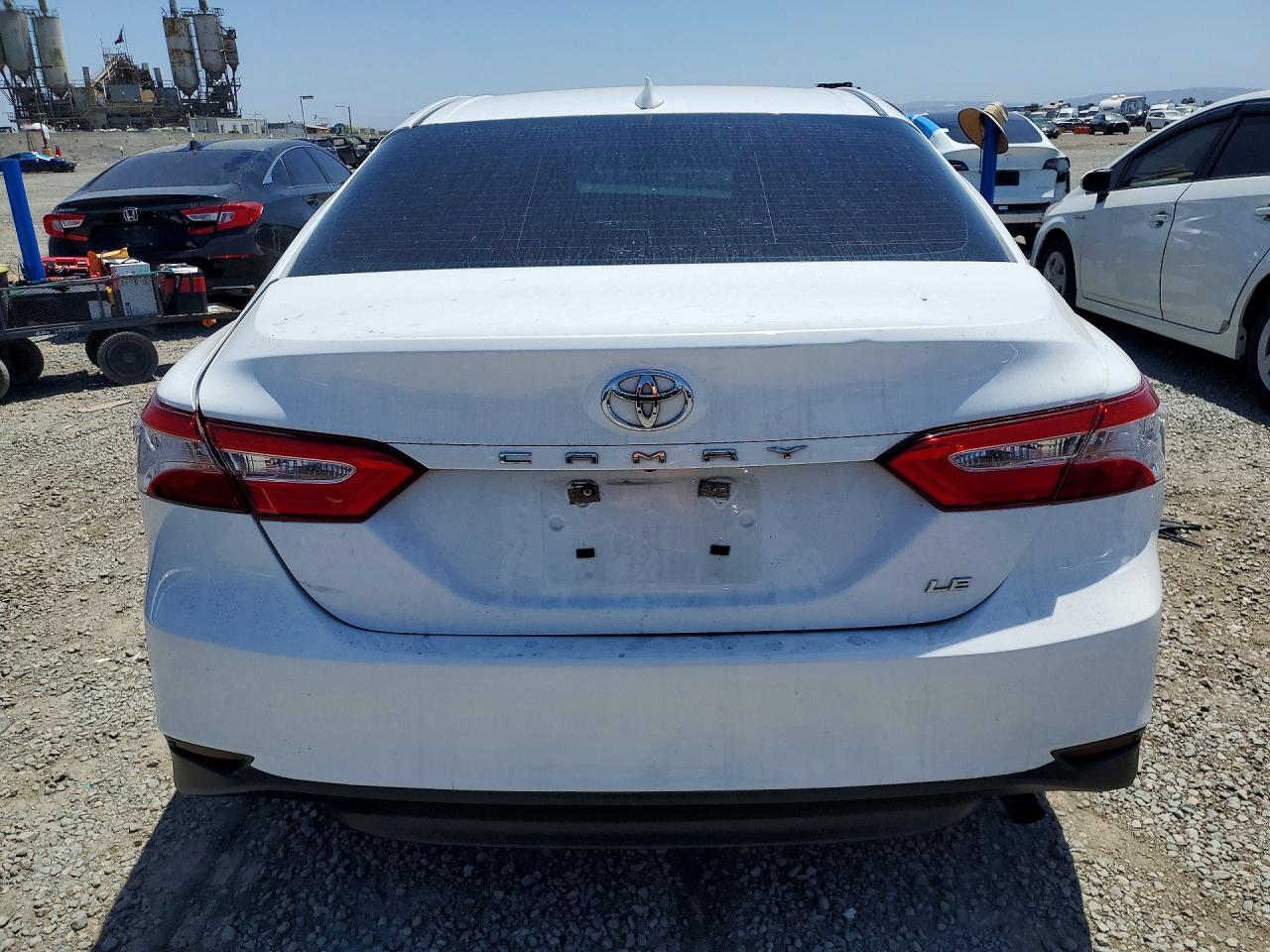 2019 TOYOTA CAMRY LE photo 6