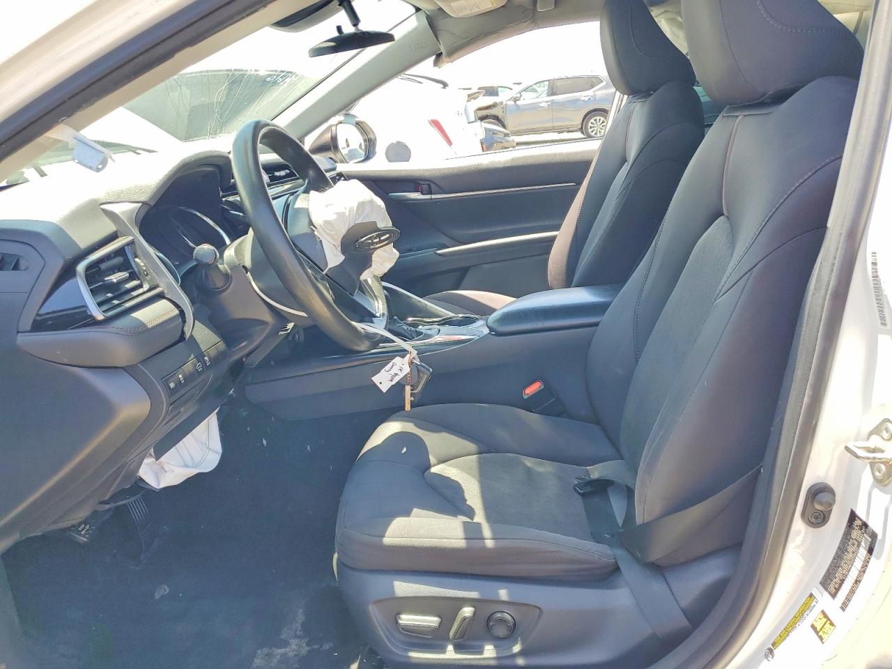 2019 TOYOTA CAMRY LE photo 7