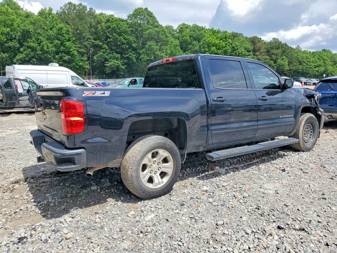 2017 CHEVROLET SILVERADO K1500 LT photo 3