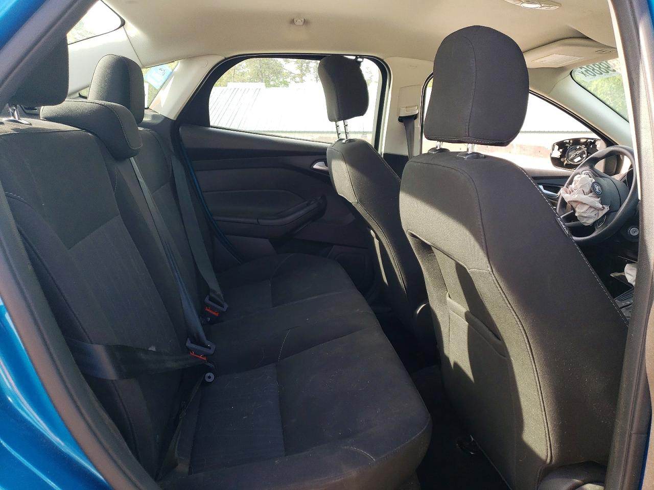 2017 FORD FOCUS SE photo 28