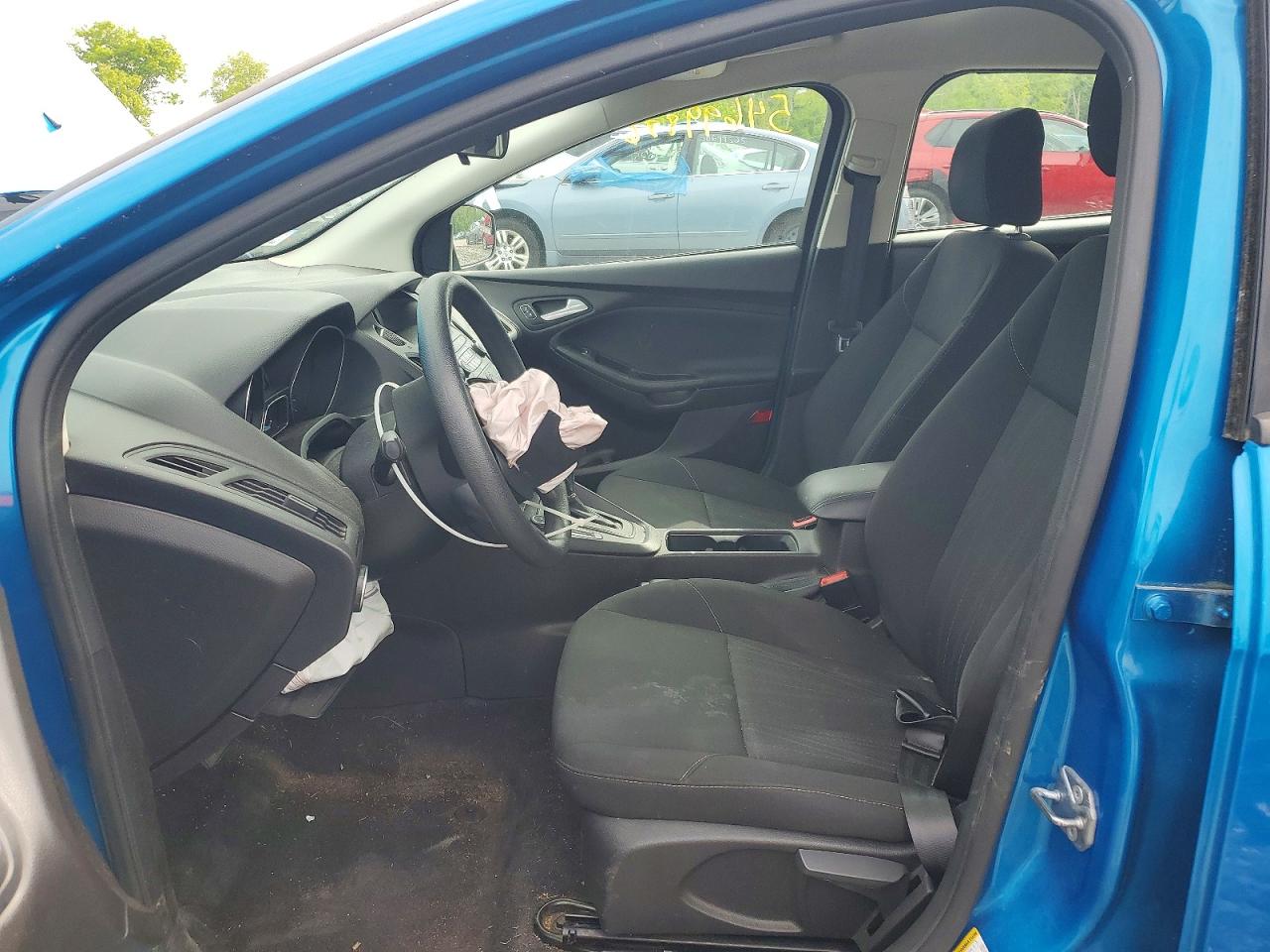 2017 FORD FOCUS SE photo 19