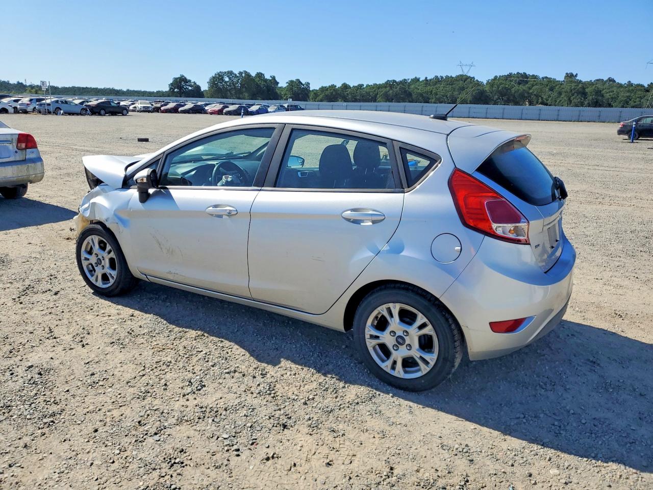 2015 FORD FIESTA SE photo 4
