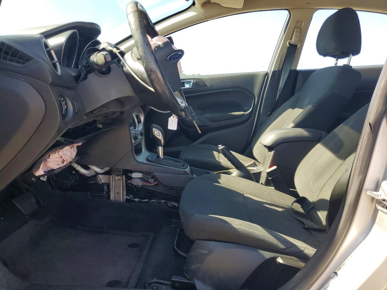 2015 FORD FIESTA SE photo 19