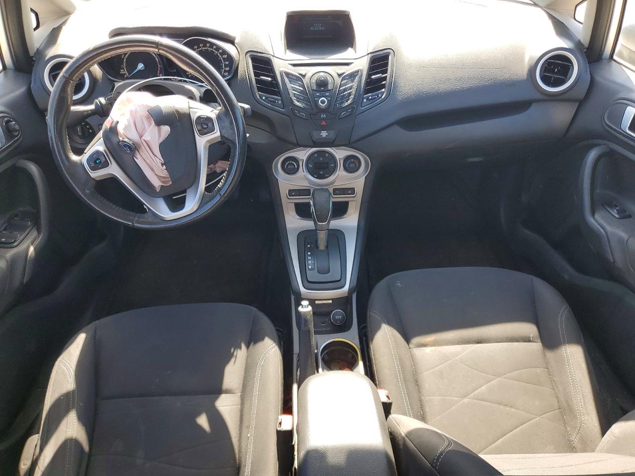 2015 FORD FIESTA SE photo 22