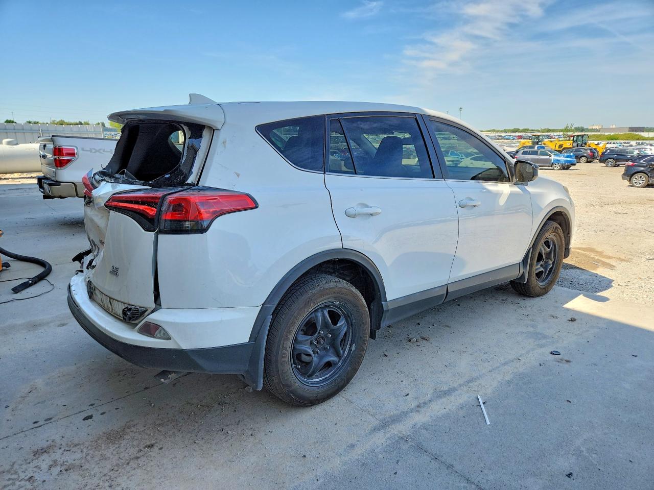 2017 TOYOTA RAV4 LE photo 5