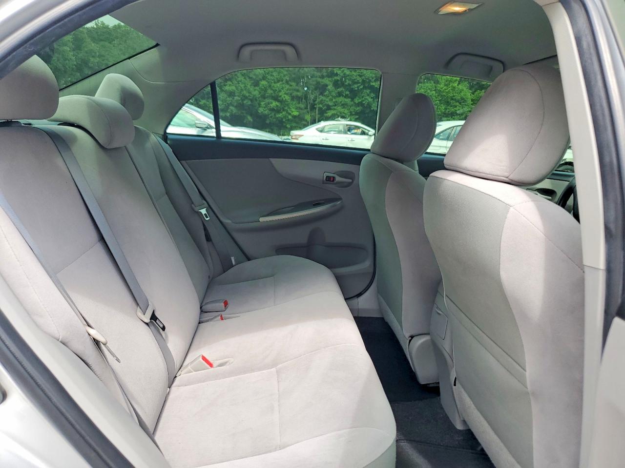 2011 TOYOTA COROLLA LE photo 28