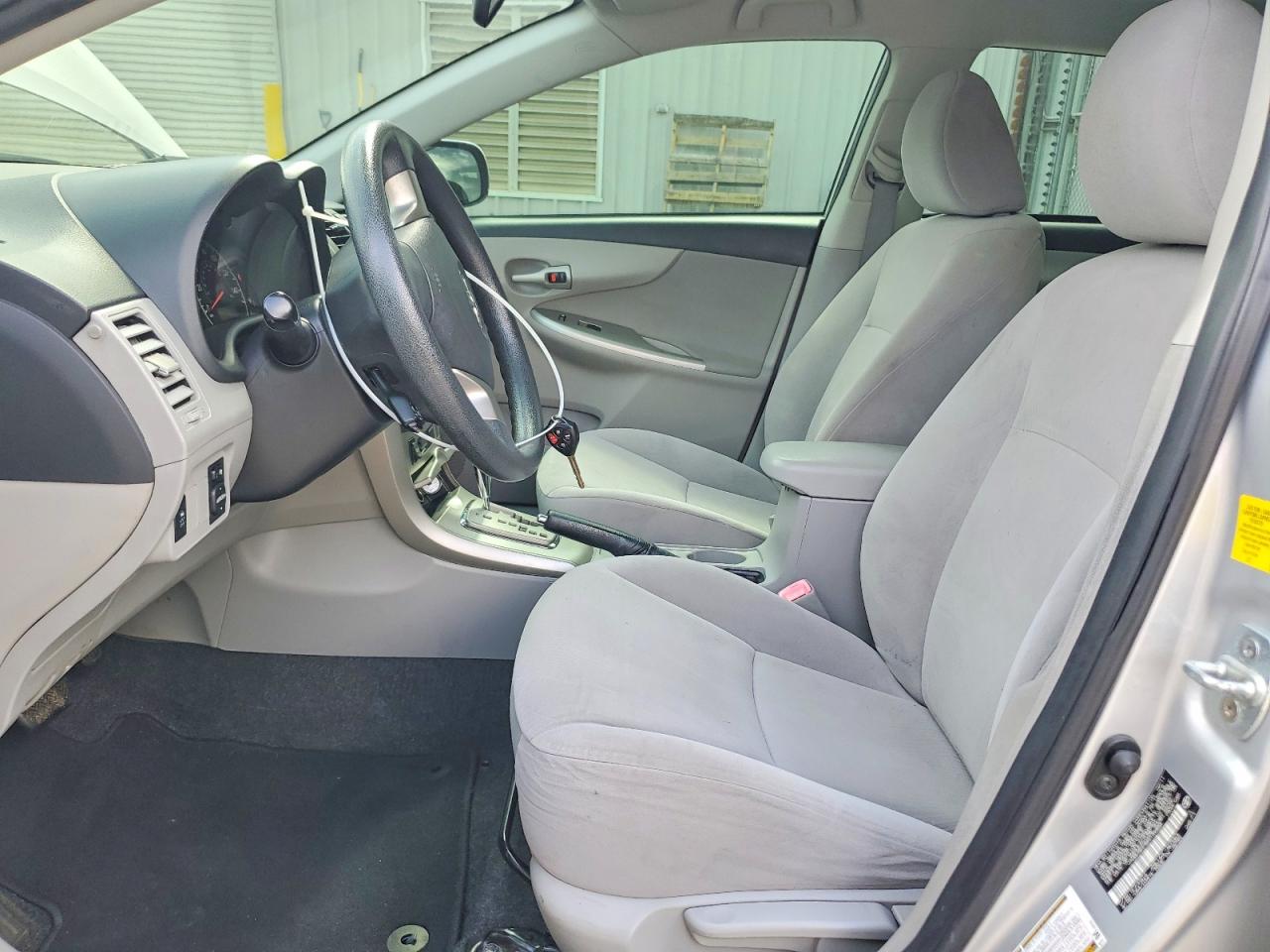 2011 TOYOTA COROLLA LE photo 19