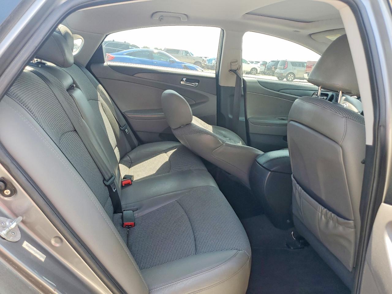 2011 HYUNDAI SONATA SE photo 19