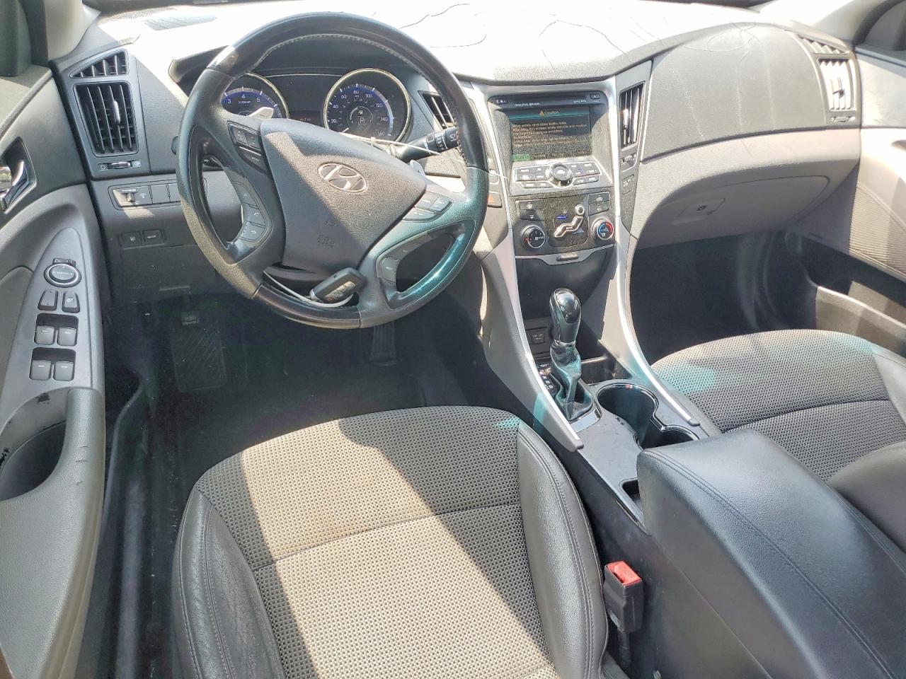 2011 HYUNDAI SONATA SE photo 15