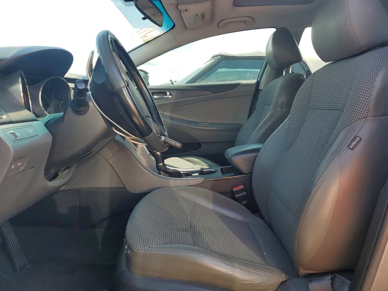 2011 HYUNDAI SONATA SE photo 13