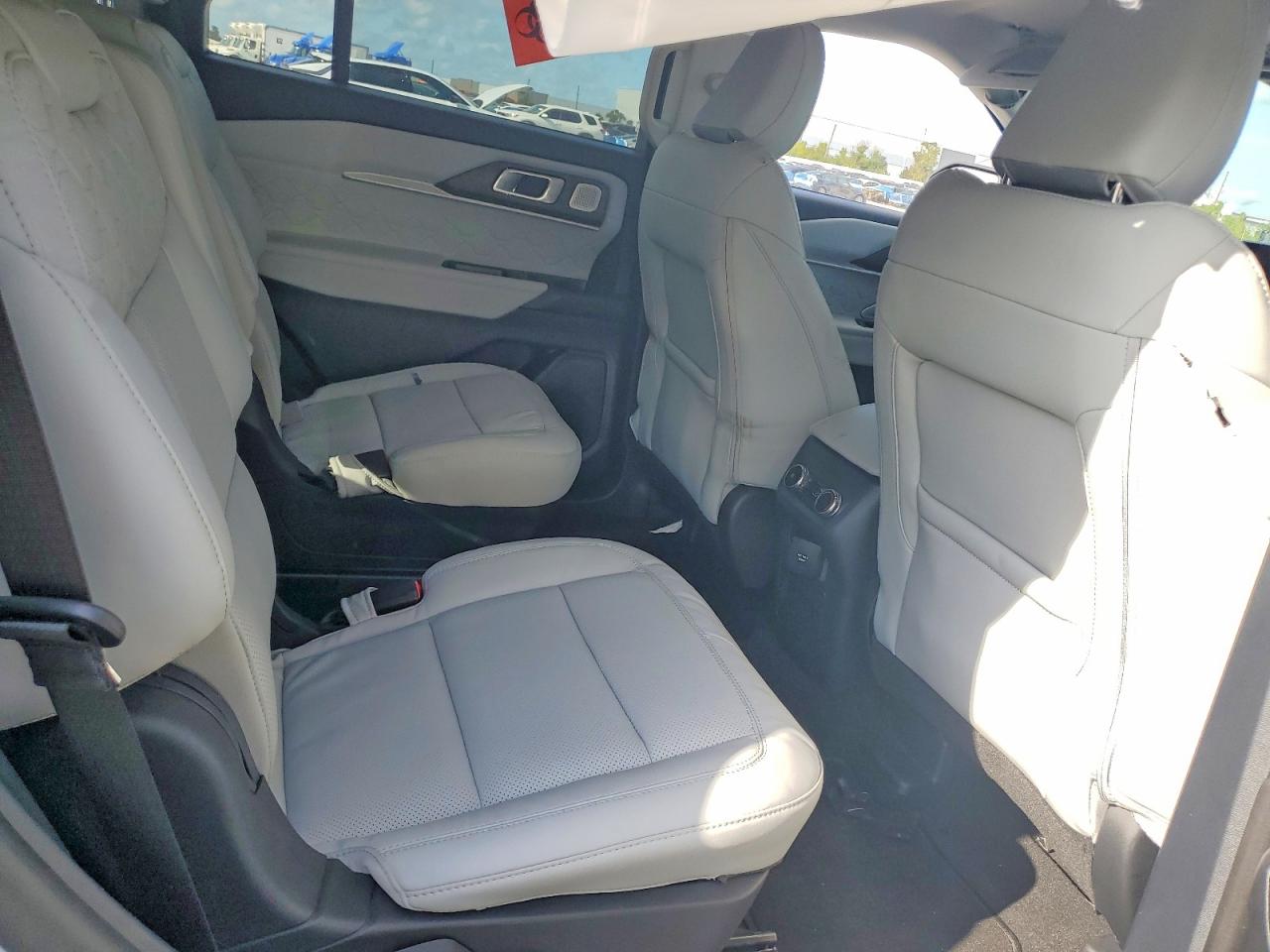 2025 FORD EXPLORER PLATINUM photo 21