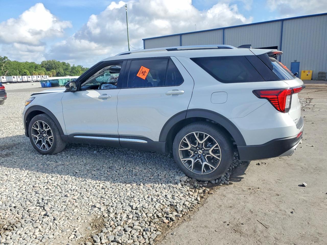 2025 FORD EXPLORER PLATINUM photo 3