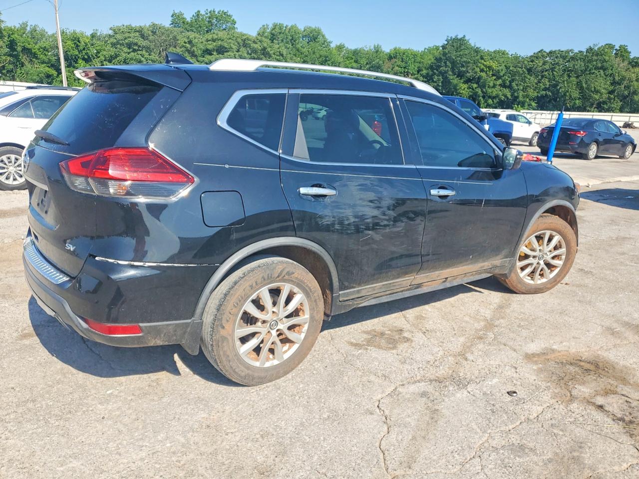 2017 NISSAN ROGUE SV photo 5