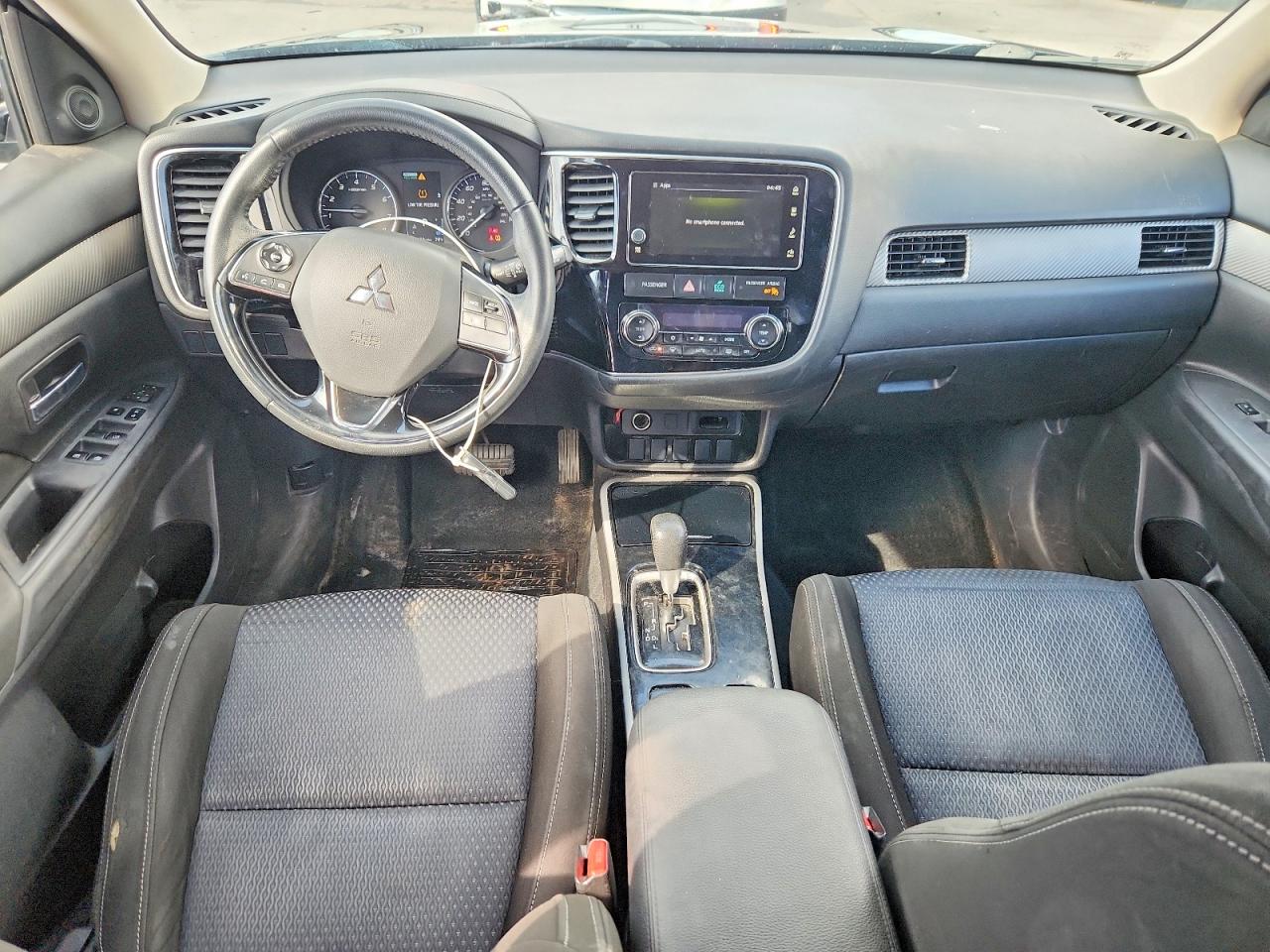 2017 MITSUBISHI OUTLANDER SE photo 8
