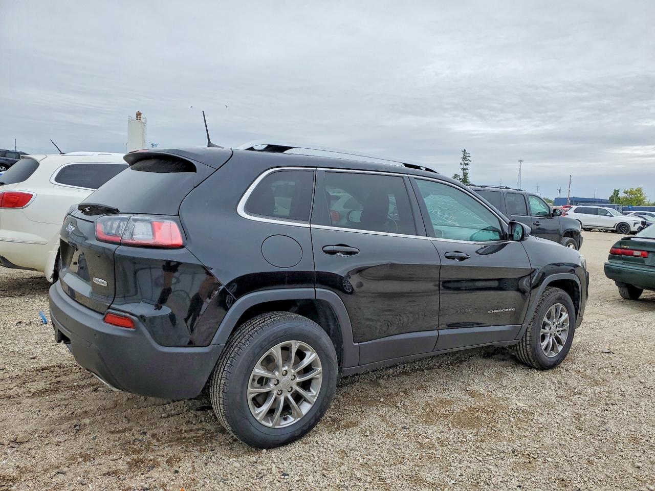 2021 JEEP CHEROKEE LATITUDE LUX photo 3